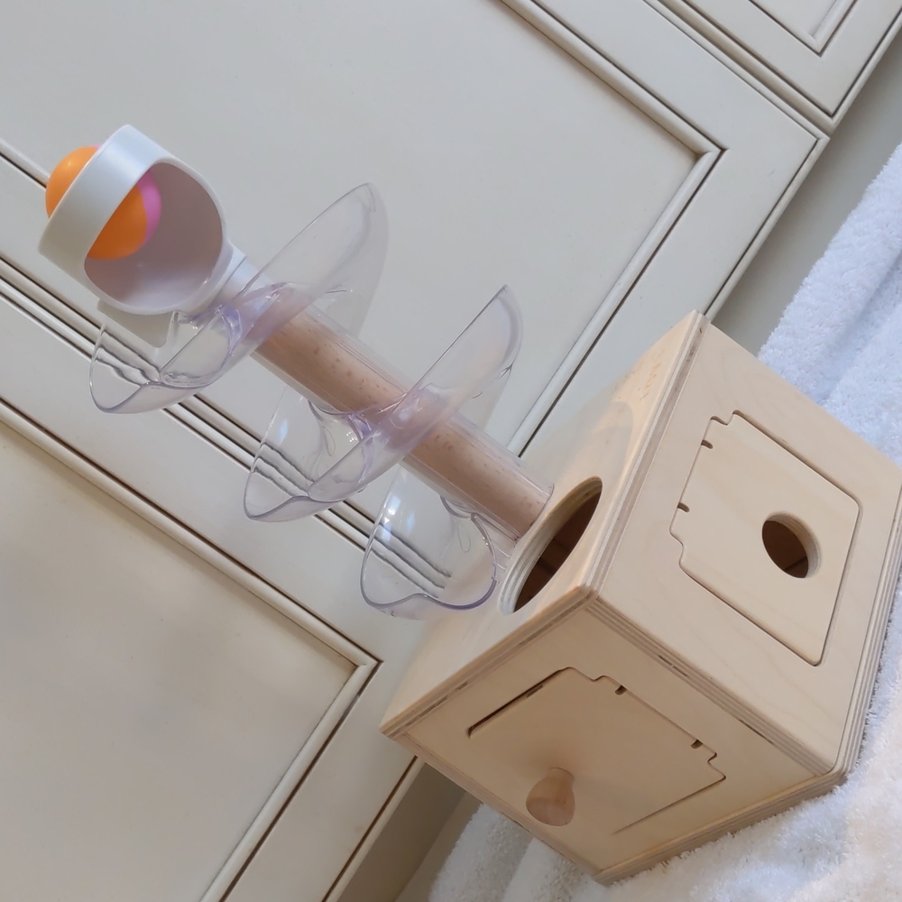 Lovevery Ball Drop wt opening doors